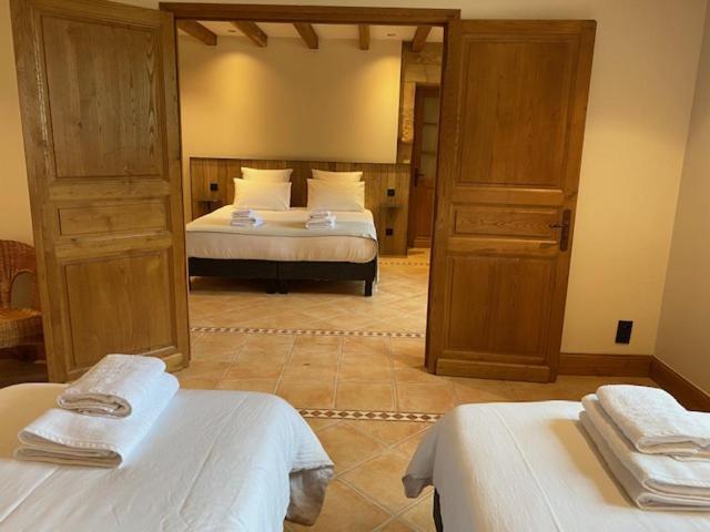Domaine De Cazal - Chambres D'Hotes Avec Piscine Au Coeur De 26 Hectares De Nature Preservee Saint-Cyprien  Room photo